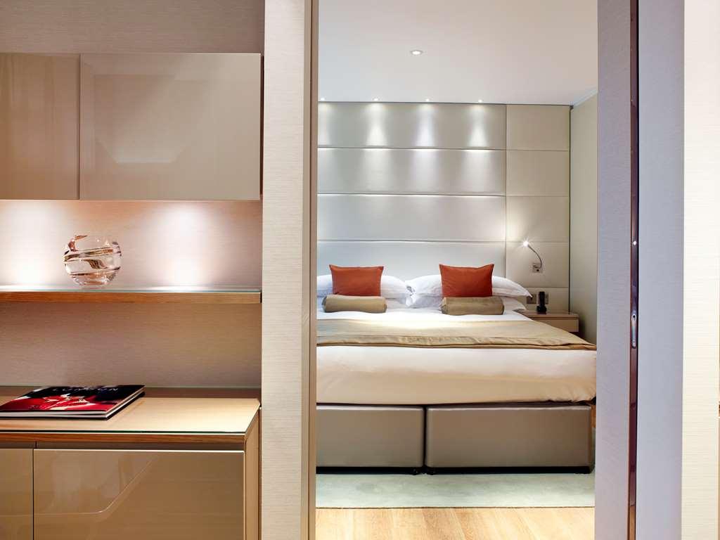 Cheval Three Quays At The Tower Of Londra